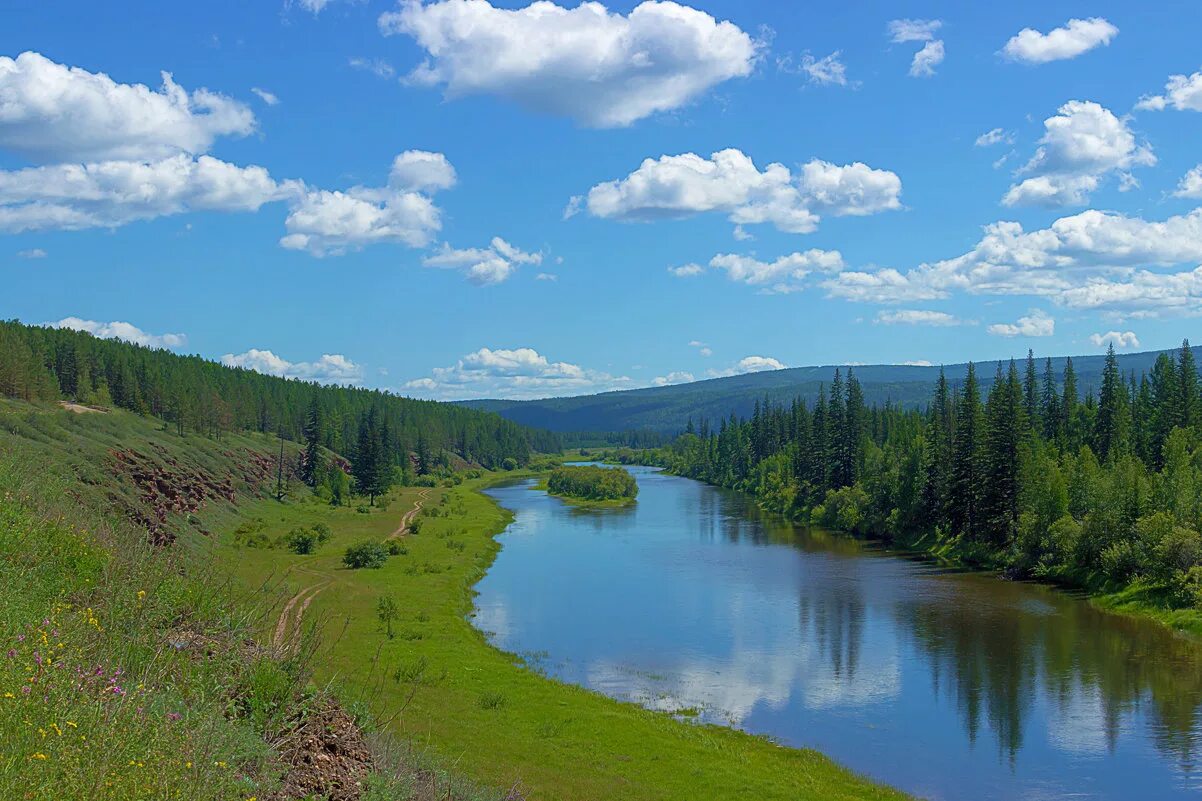 Река длиной 4400 км. Сибирь река Лена. Исток реки Лена. Реки России Лена. Исток реки Лены.