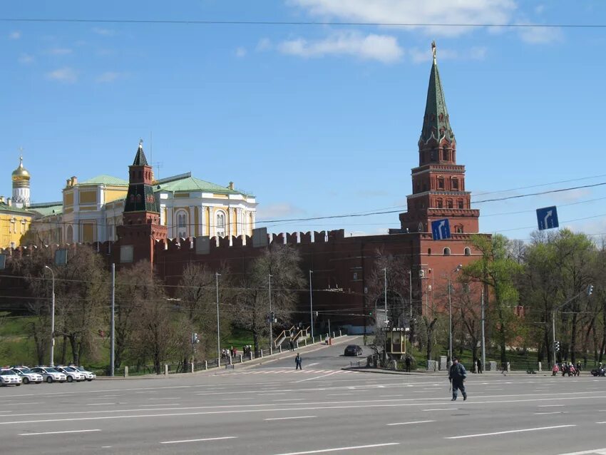 Кремль боровицкий холм. Боровицкий холм Московского Кремля. Кремль на Боровицком Холме. Площадь Боровицкого холма. Москва Боровицкая башня Боровицкий холм.