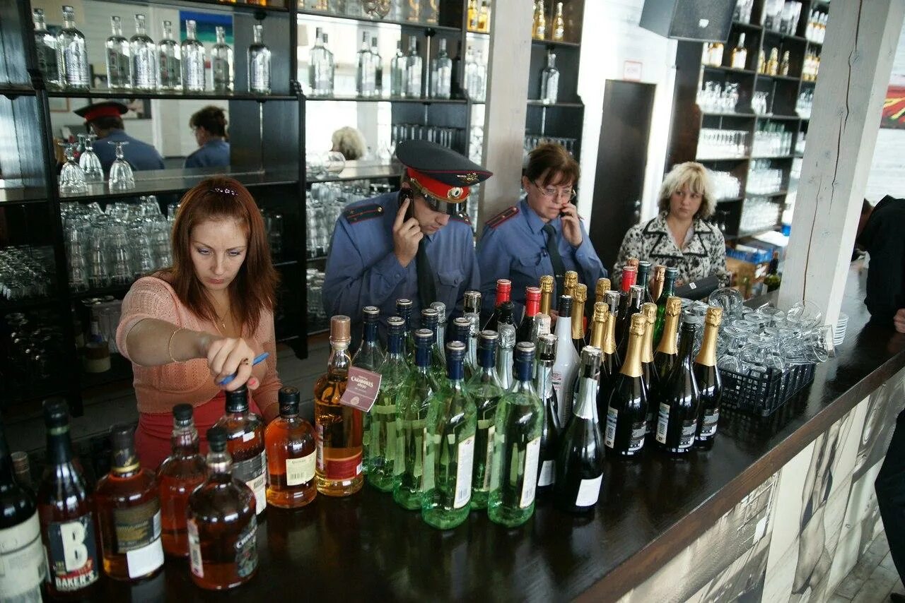 алкогольные напитки. винное казино на мероприятие. вечеринка с выпивкой. винное казино полотно. оперативно-профилактическое мероприятие «алкоголь-подросток».