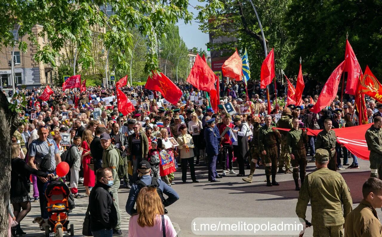 Риа новости мелитополь. Мелитополь 9 мая 2022. Мелитополь Бессмертный полк. Мелитополь 9 мая. Мелитополь день Победы.