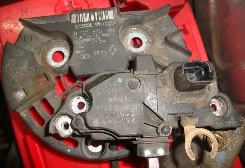 Генератор бош 0124 *** 831. Генератор cargo арт. Генератор бош от мерседеса 124. 2. Bosch 124.