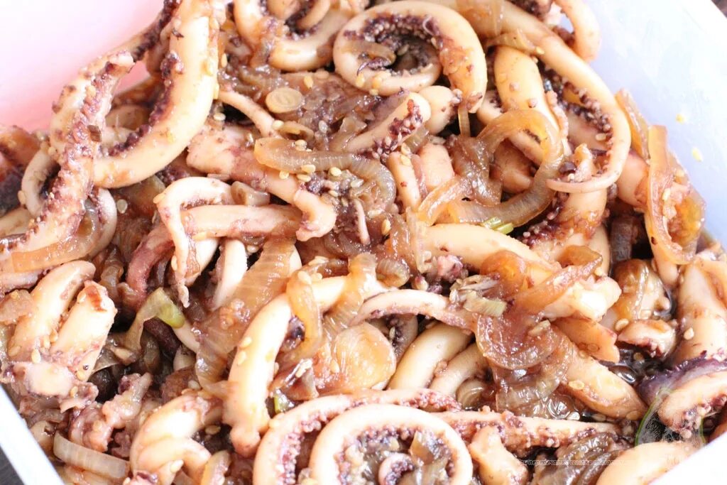 Жареный кальмар. Щупальца кальмара вкусные. Щупальца кальмара вкусные. Щупальца кальмара в духовке. Кальмар по восточному.