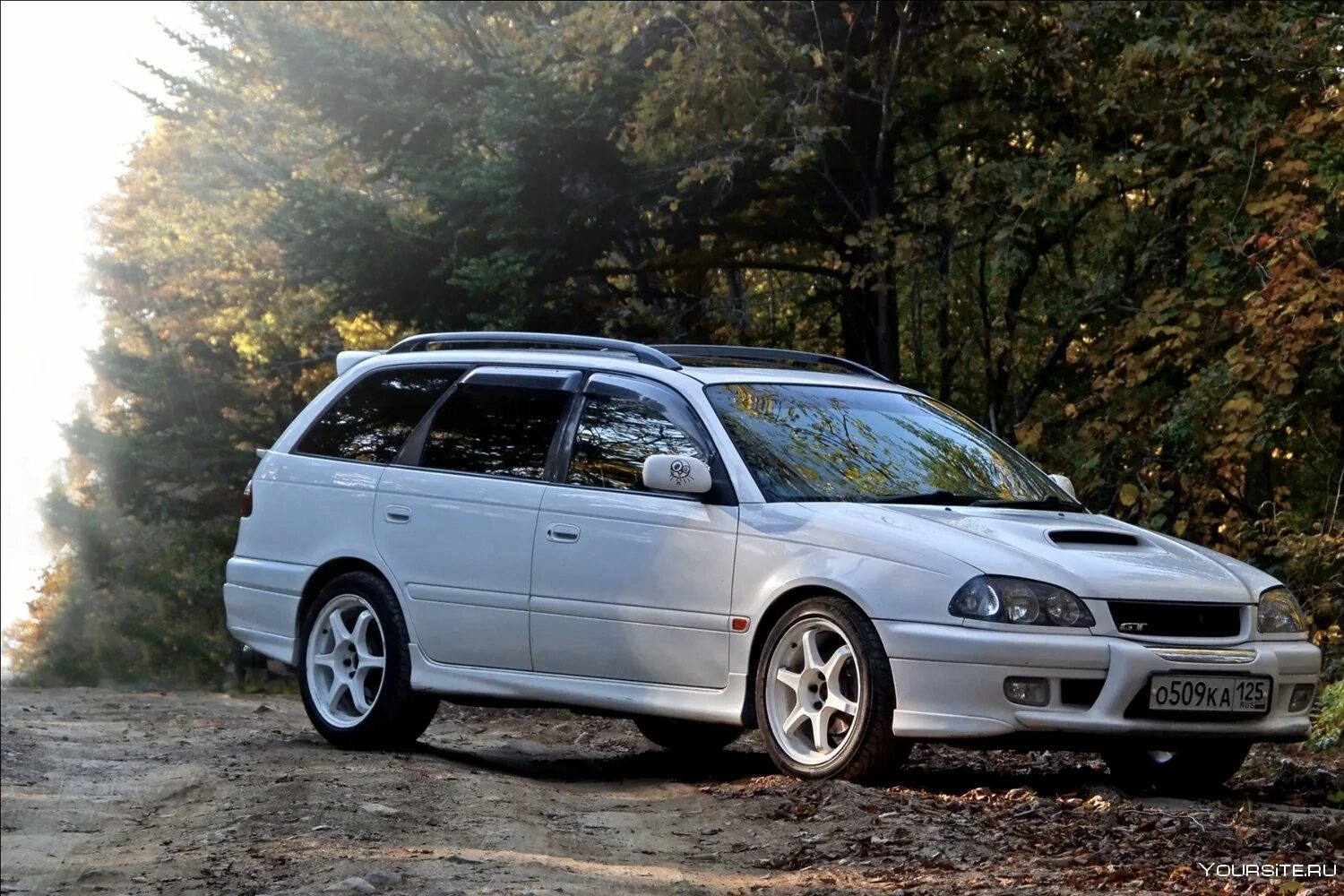 Тойота калдина поколения. Toyota Caldina 1997 универсал. Тойота Калдина универсал 2000. Тойота Калдина 2. Toyota Caldina 2000.