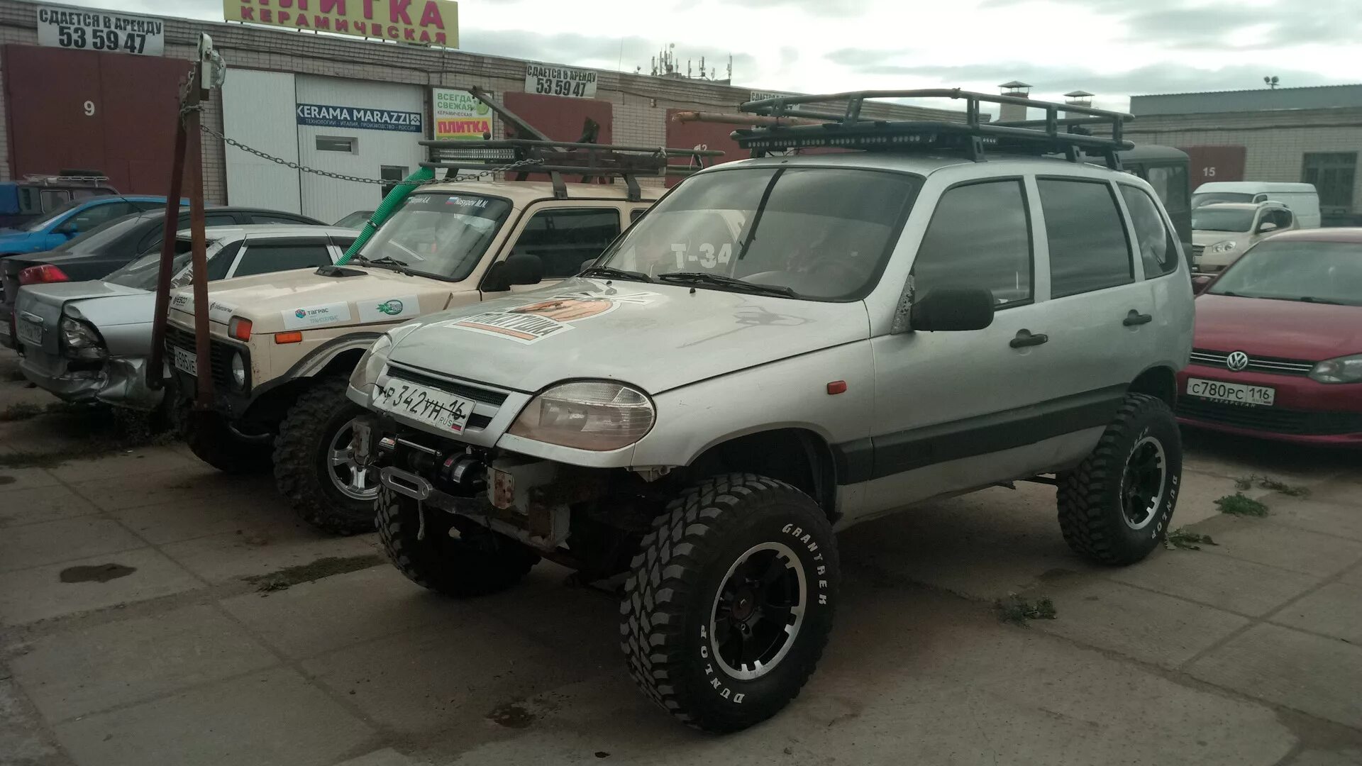 Нива лифт 50мм. Лифт Нива Шевроле 50 мм. Chevrolet Niva трофи. Нива Шевроле лифт подвески 33 колеса. Нива 2123 лифтованная.