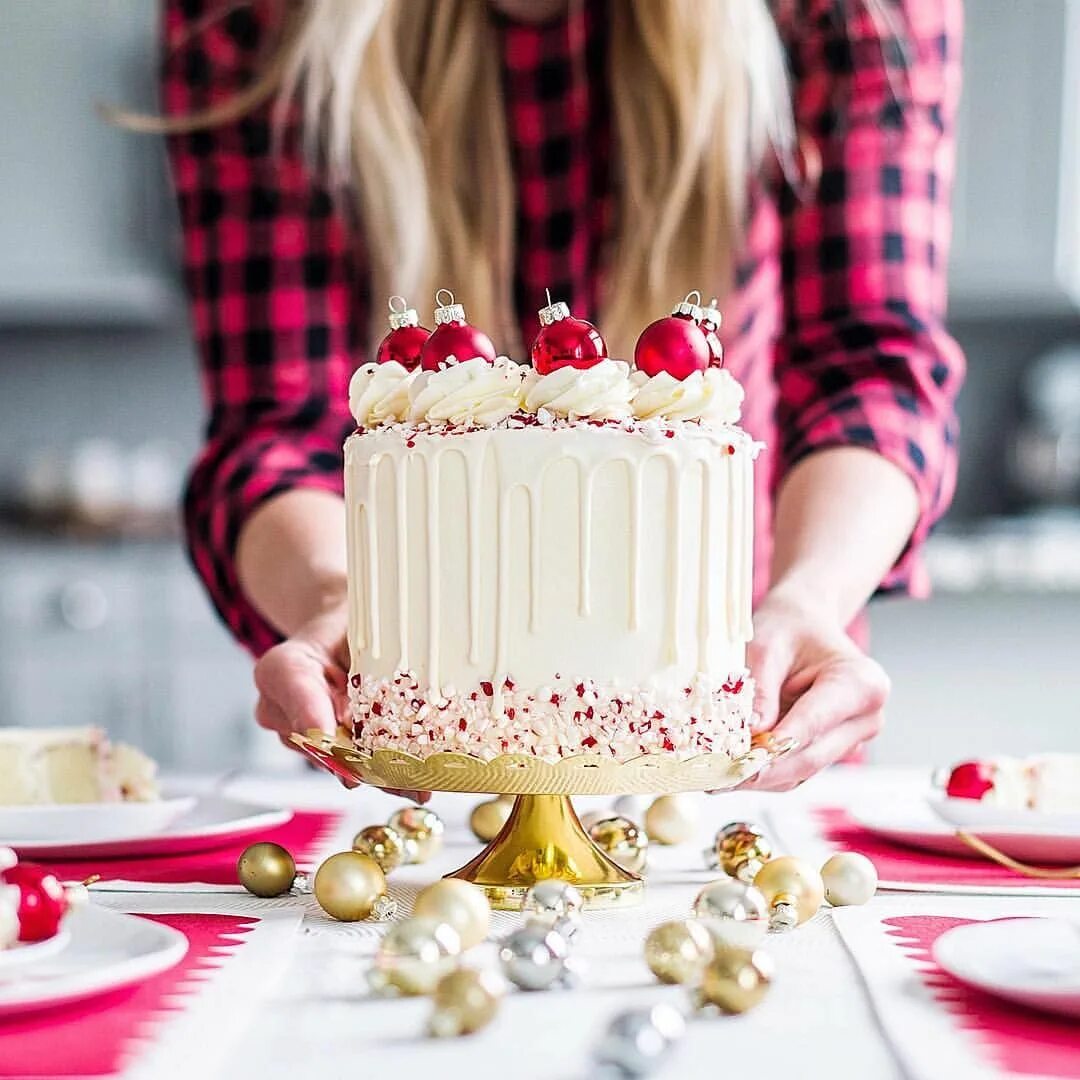 Кортни Cakes. Birthday Cakes за столом девушка. White Cake. Наряды из белого шоколада. Торты и кулинария на ютубе cakes cooking