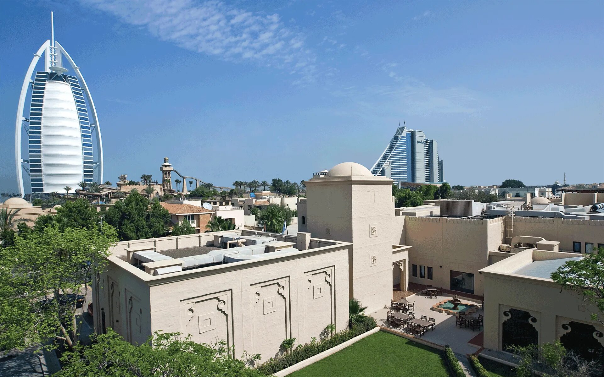 Дубай интернешнл юниверсити. American university in dubai в абу-даби. Университет сорбонны в абу даби. Университет зайда. Кампус дубай.