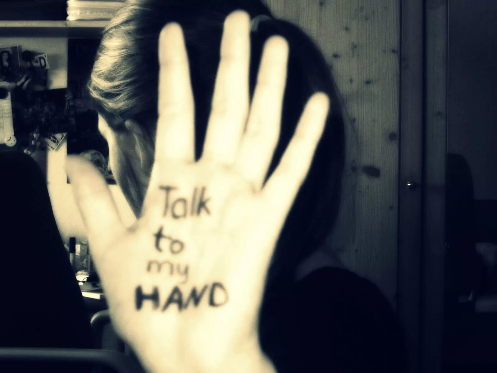 L d love to stay and talk. Talk to my hand. Keep Calm тату на руке. Talk to my hand Мем. Talk to me картинка.