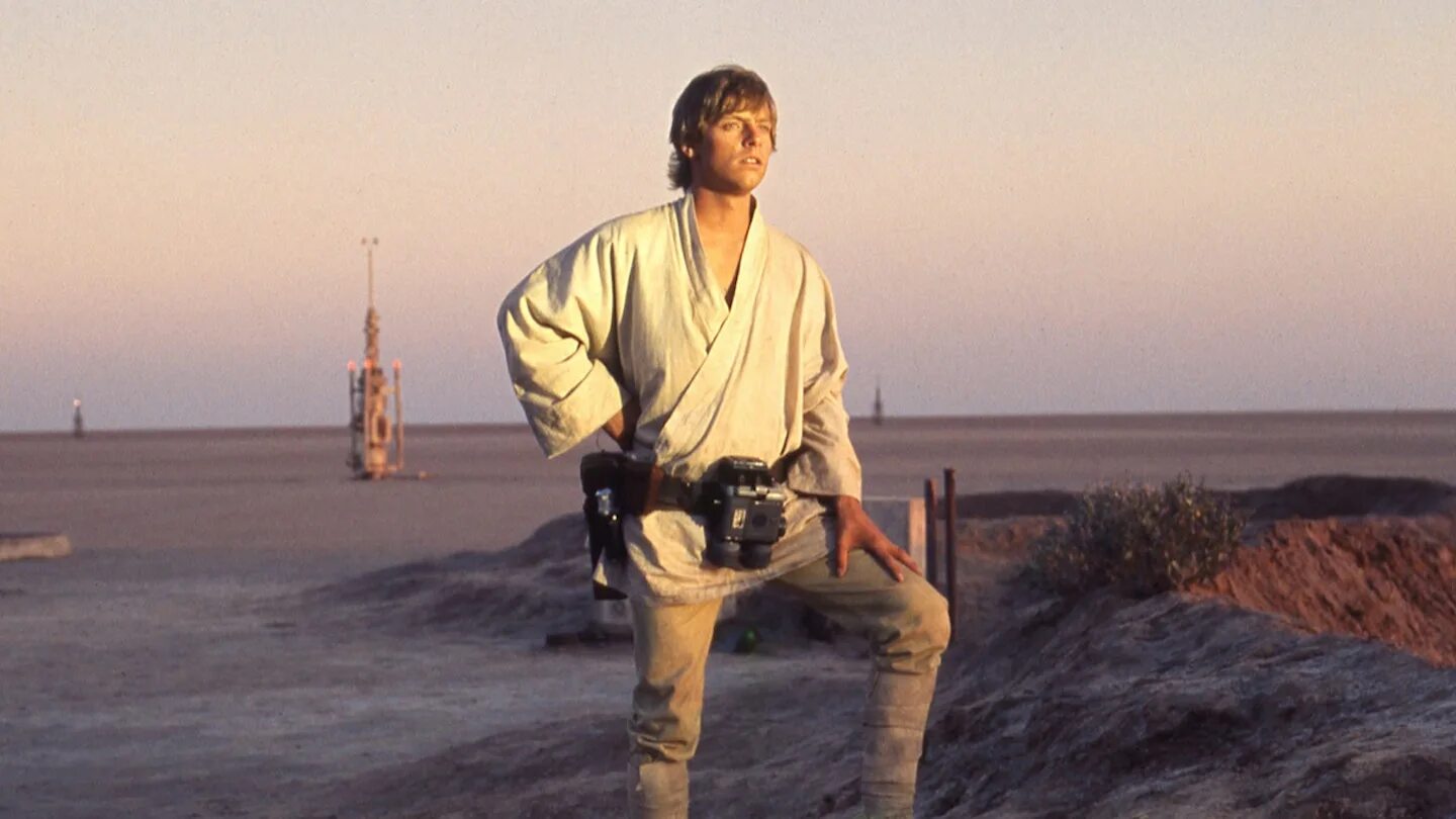 Планета люка скайуокера. Star wars люк скайуокер. Планета люка скайуокера. Mark hamill с красным мечом. Планета люка скайуокера.