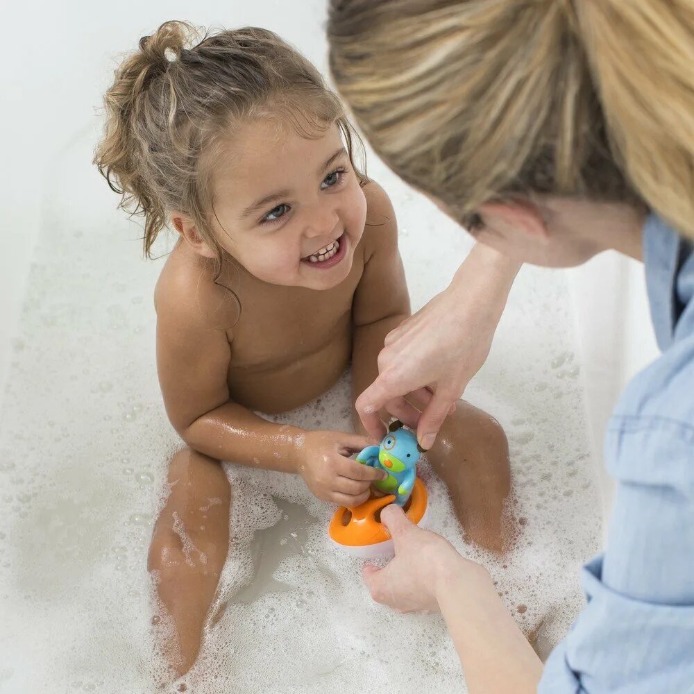 Child bath. Девочка Bath time. Kids Bath time девочки. Bathtime для детей. Bath time (время для купания).