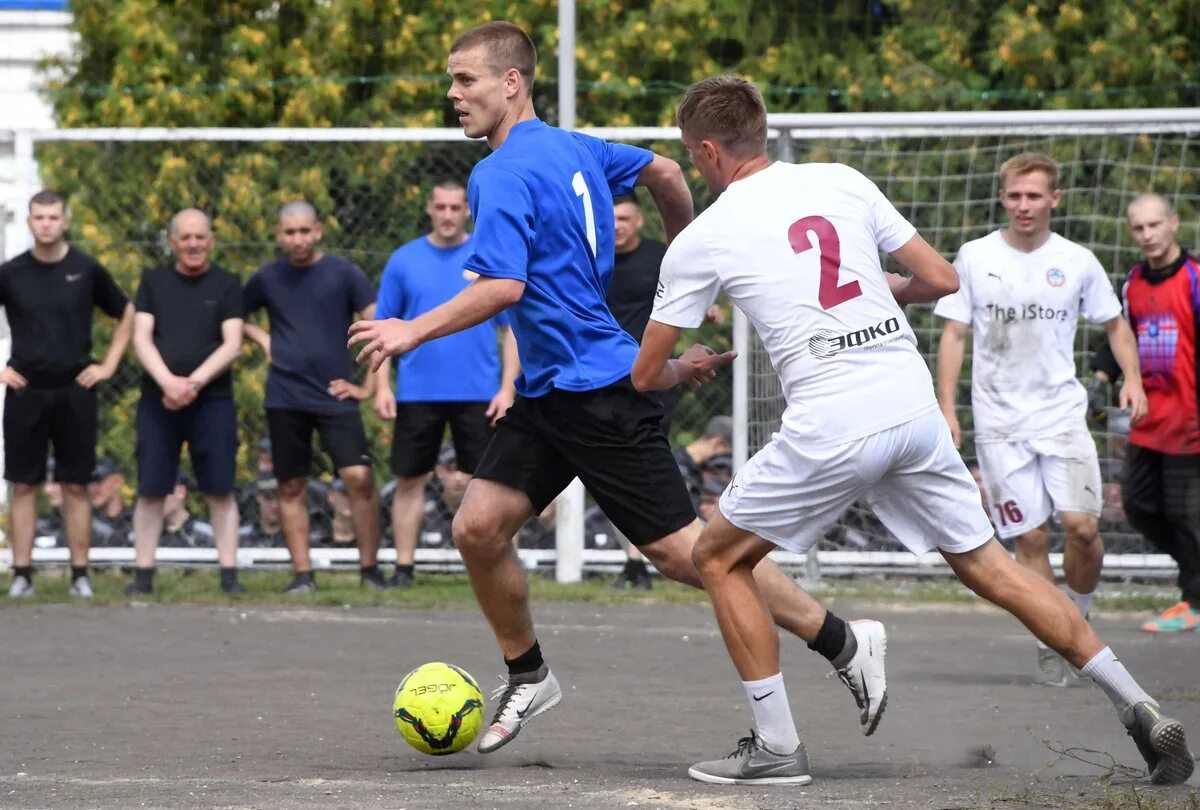 Александр кокорин в тюрьме. Футбол в колонии. Зеки в футболе. Тренер по футболу ик 5 апшеронск. Апшеронск ик-5, чемпионат по футболу, среди заключенных.