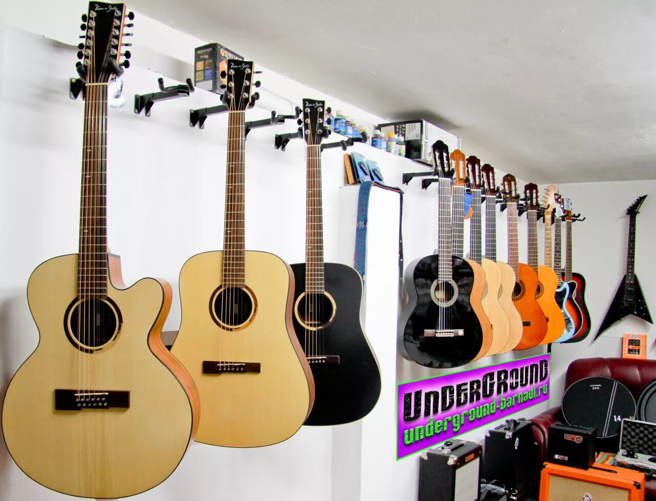 магазин музыкальных инструментов. гитары музыкальные магазины. где магазин гитары. Stagg sw201 n. где магазин гитары.