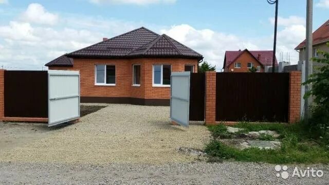Золотой город краснодар коттеджи поселок. Посёлок южный краснодарский край дом 6,6 *13. Дома в поселке южный краснодар. Посёлок знаменский в краснодаре. Авито южный краснодарский.