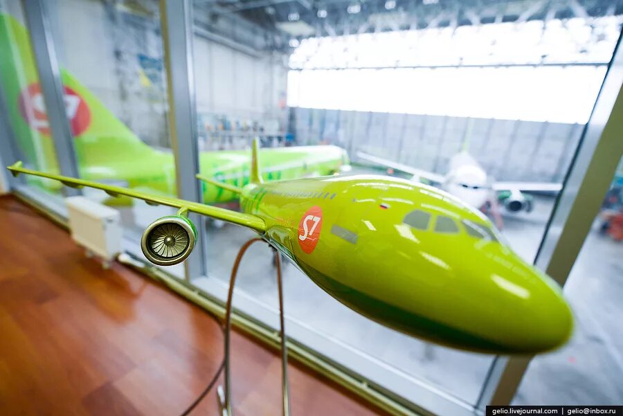 2s 7.4 v. Самолёты s7 Airlines модели. Музей авиации s7 Airlines. Модель самолета s7. АН-2 s7 Airlines.