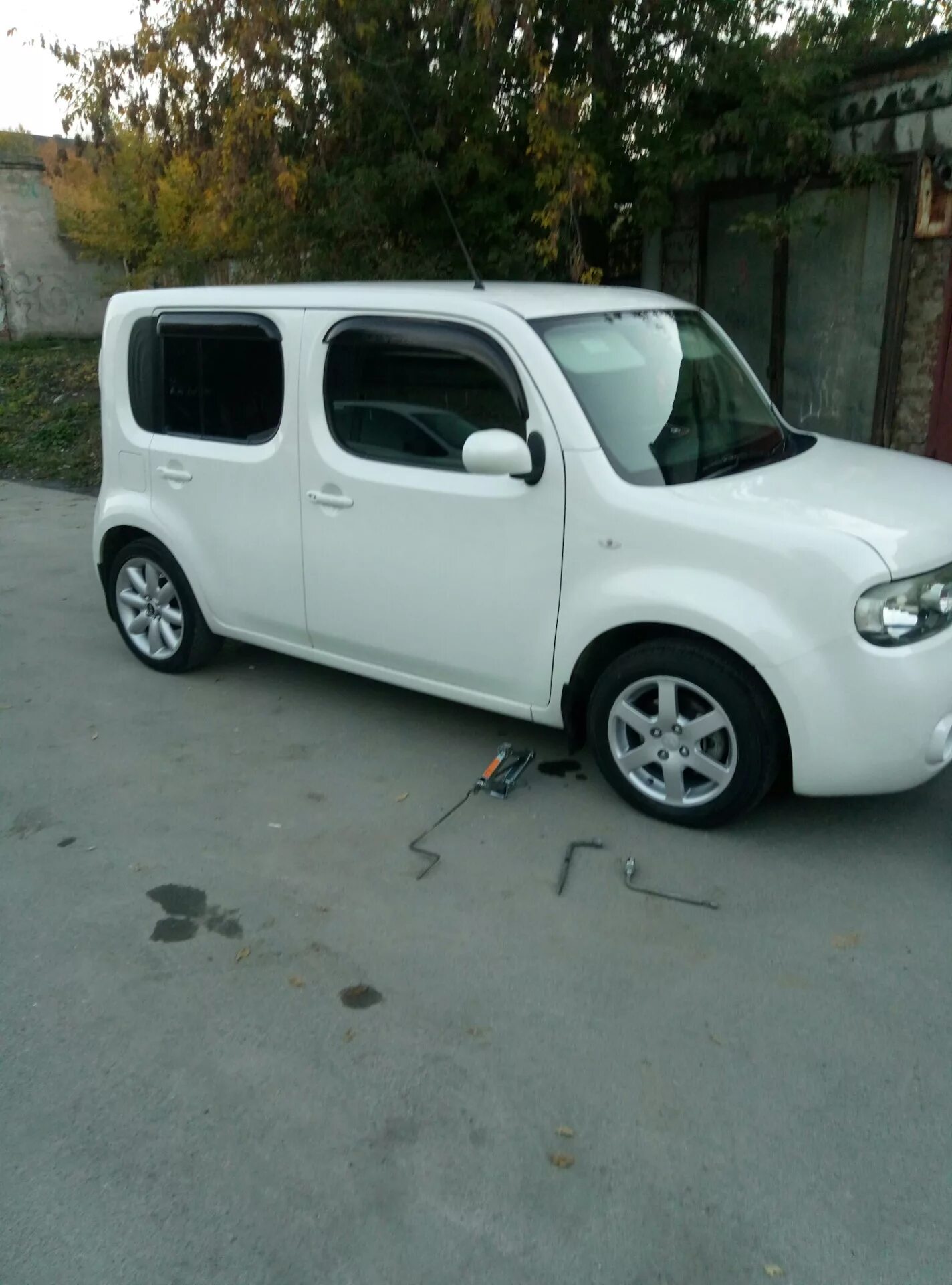 Резина ниссан куб. Nissan cube 16 диски. Резина ниссан куб. Разболтовка ниссан куб. Резина ниссан куб.
