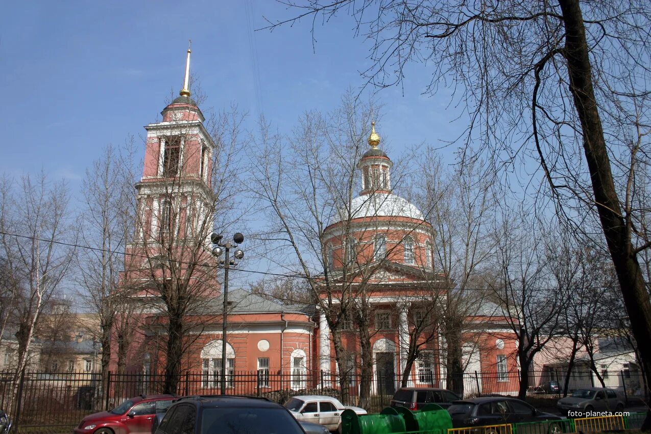 Храм живоначальной троицы на пятницкой 51. Троицы вишняках. Храм живоначальной троицы в богородске. Троицы вишняках. Пятницкая храм троицы молебен св.