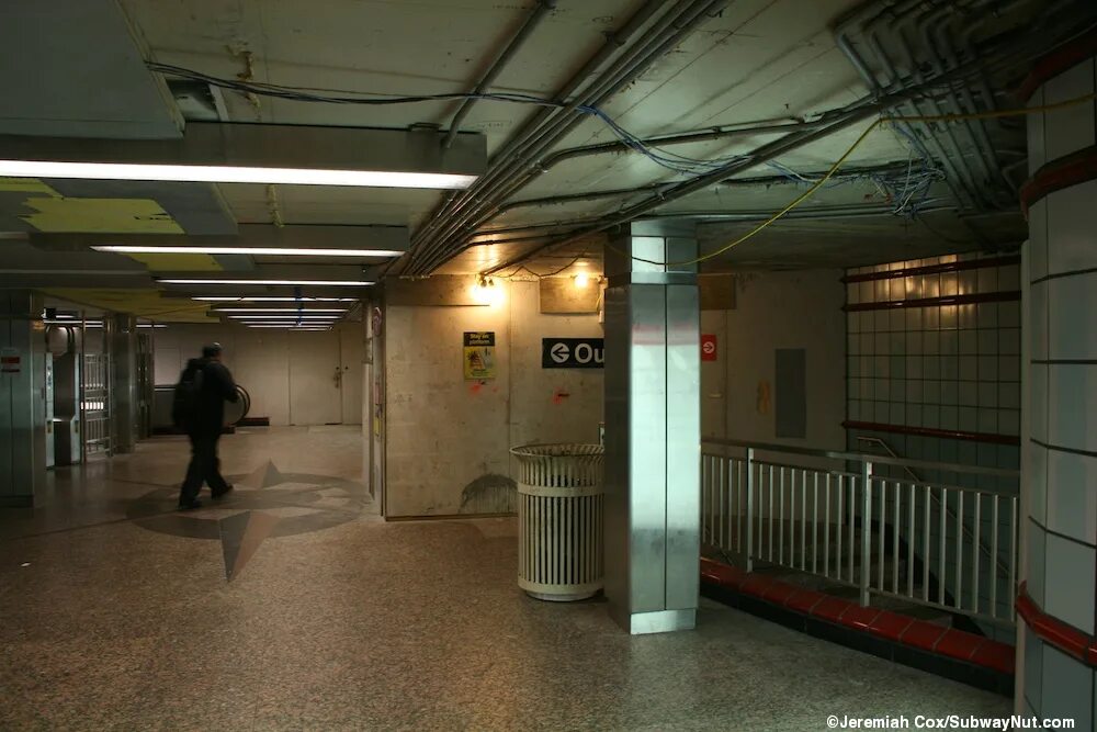Метро рыбацкое работает. Станция метро рыбацкое санкт-петербург. метро рыбацкое 1984. метро рыбацкое эскалатор. метро рыбацкое питер.
