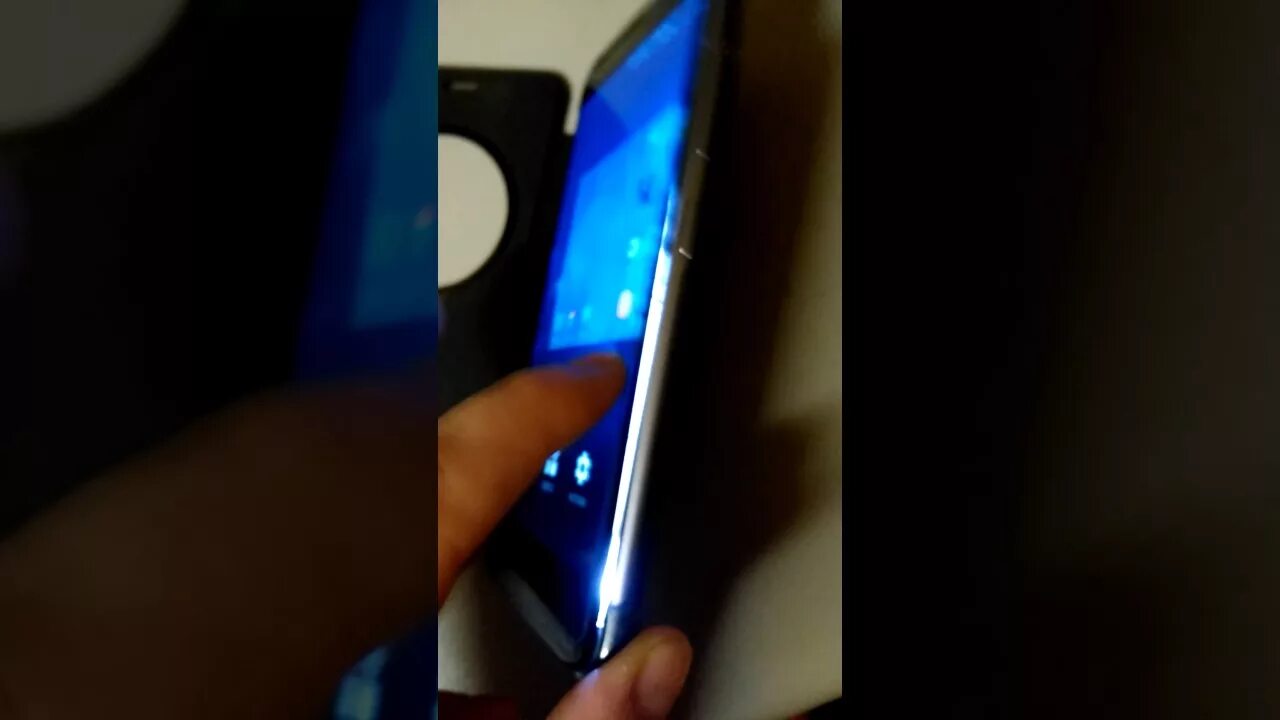 экран телефона отходит от корпуса. экран отошел. айфон 6 сбоку отходит экран. хонор 10 вздулась батарея на телефоне. отклеился экран на телефоне.