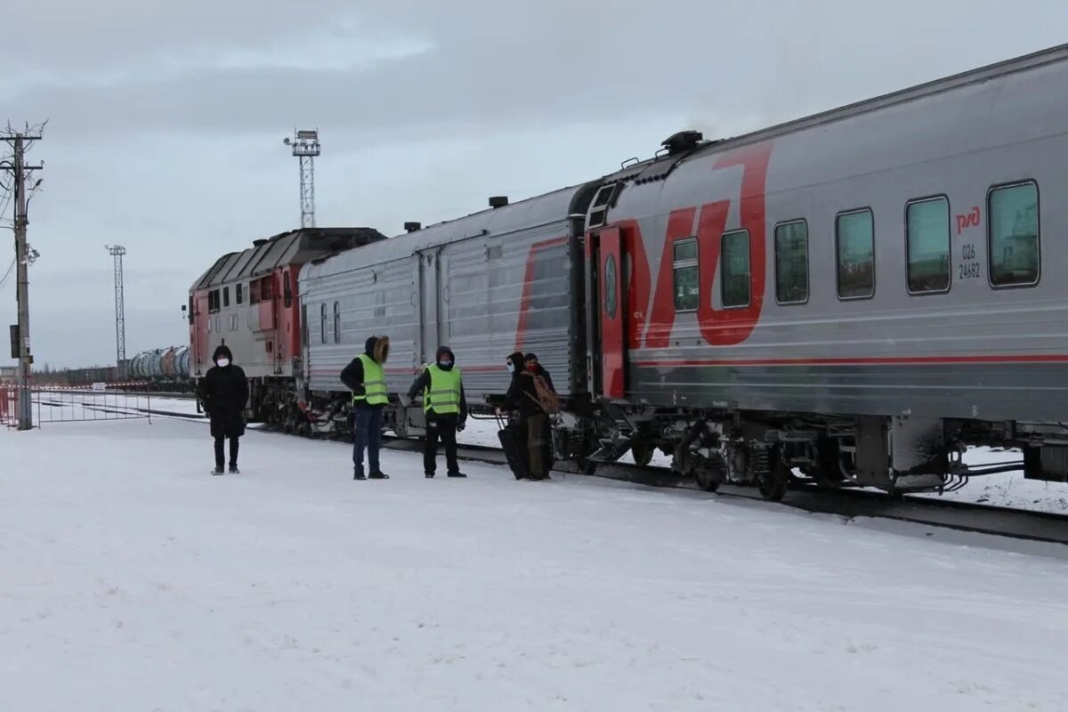 Сыктывкар усинск поезд. Поезда печора каджером. Ст косью республика коми. Поселок каджером республика коми. Череповецкая дистанция пути.