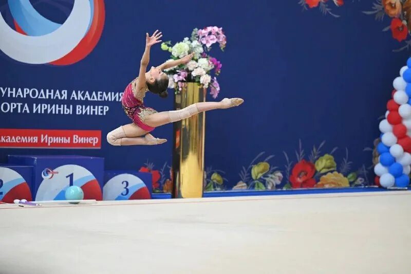 первое место. медаль с цифрой 1. 1 место 2015. 1 место 2015. лионель месси 7 золотой мяч.