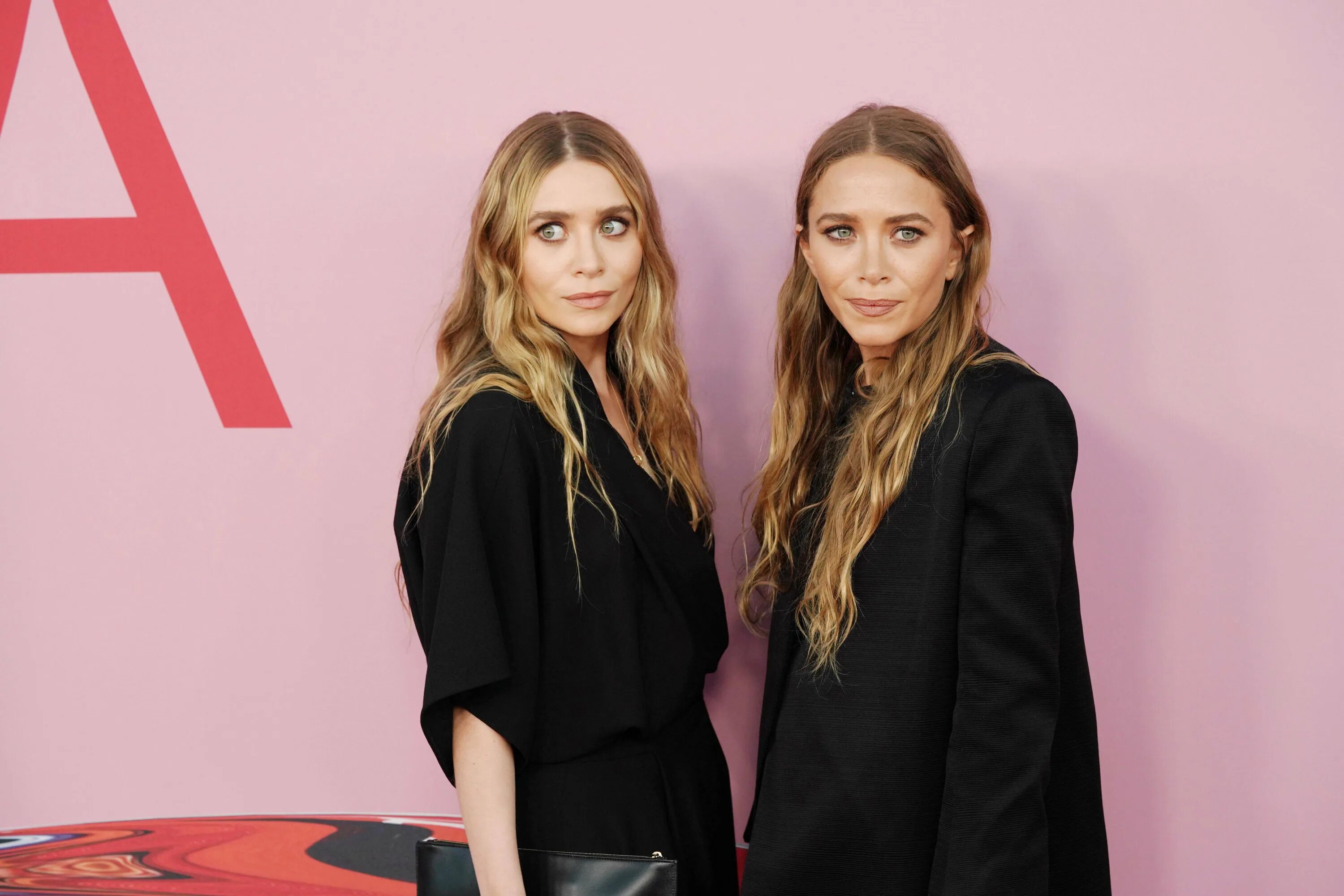 Сестры эшли и мэри-кейт олсен. Эшли олсен и мэри кейт олсен. Мэри-кейт олсен близняшки. Эшли олсен и мэри кейт олсен сейчас. Мэри-кейт и эшли олсен сейчас.