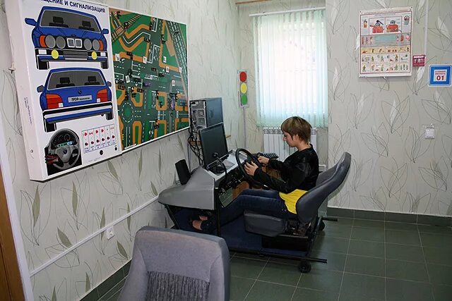 Обучение вождению инвалидов. Тимашевск автошкола для инвалидов. школа вождения для инвалидов. автошкола глухих. стенд для автошколы.