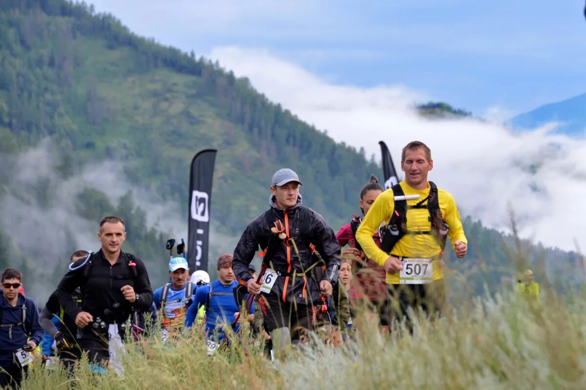 Красивый трейл. Голден ринг ультра трейл. Ultra trail. Голден ринг ультра трейл. Обои на пк скайраннинг.