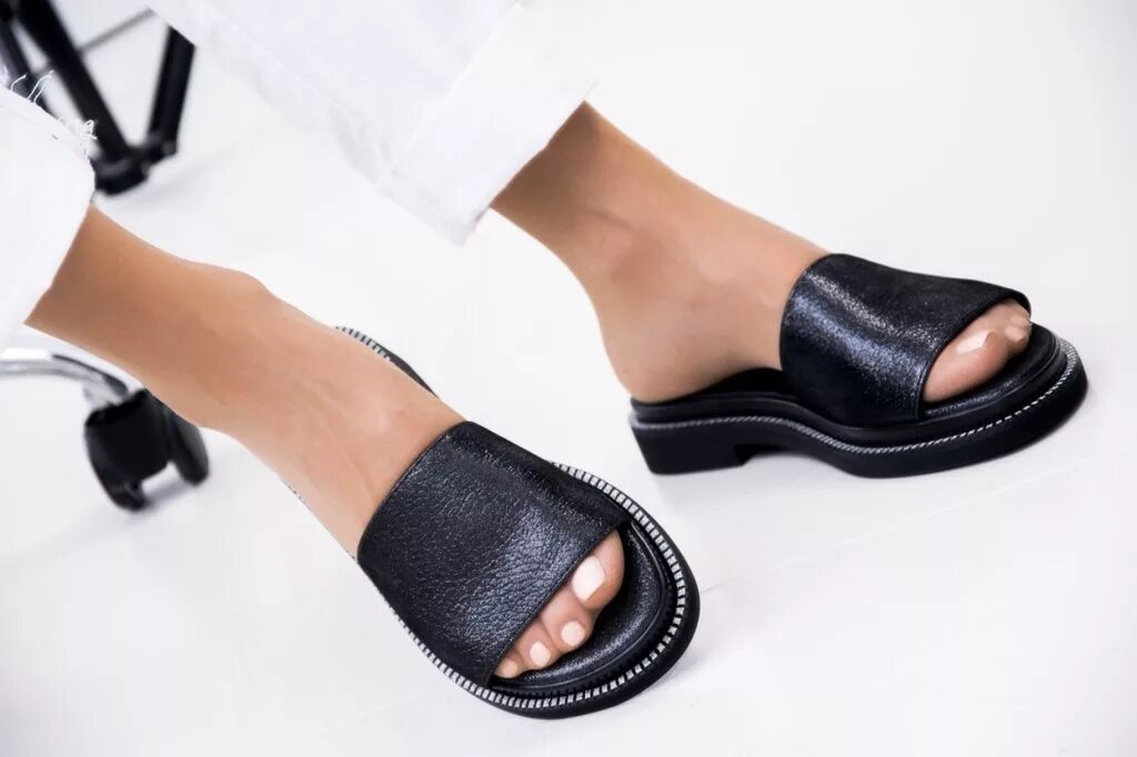 шлепки берг женские. шлепки feru кожаные. шлепки кожаные женские 2023 черные зенден. шлепки carido кожаные. кожаные женские шлепанцы chester.