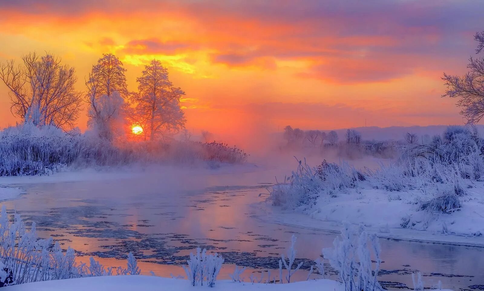 Зимнее погодное. Зимний рассвет. Морозный пейзаж. Солнце рассвет зима. Зимний рассвет Божественная красота.