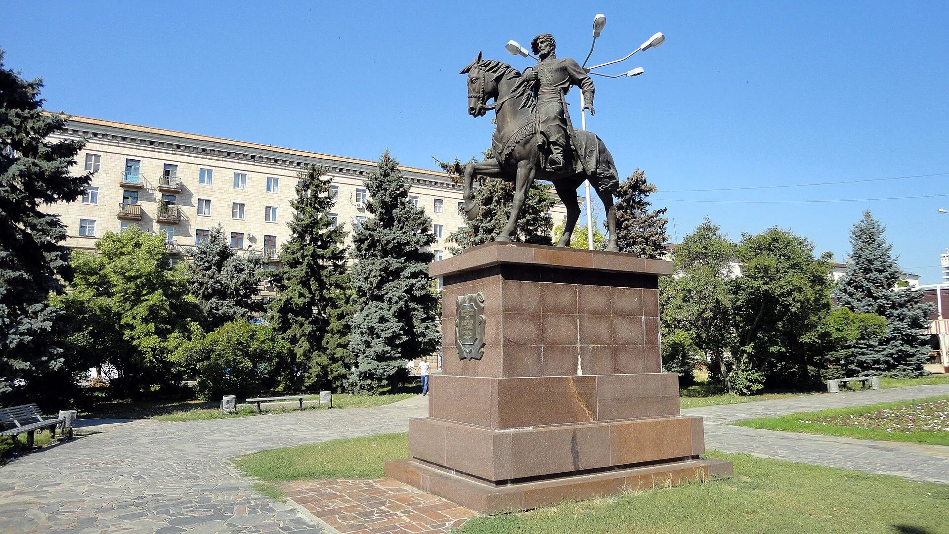 Памятники царицына. Памятник Засекину в Волгограде. Памятник Григорию Засекину. Памятник Воеводе Засекину в Волгограде.