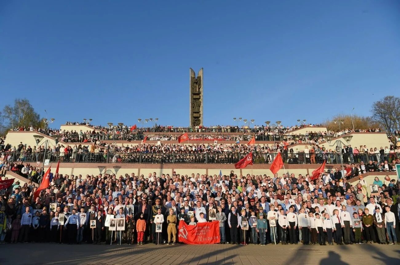 1000 человек. Жители удмуртии. Хор отцов сыновей. Хор отцов и сыновей ижевск 9 мая. Хор отцов сыновей.