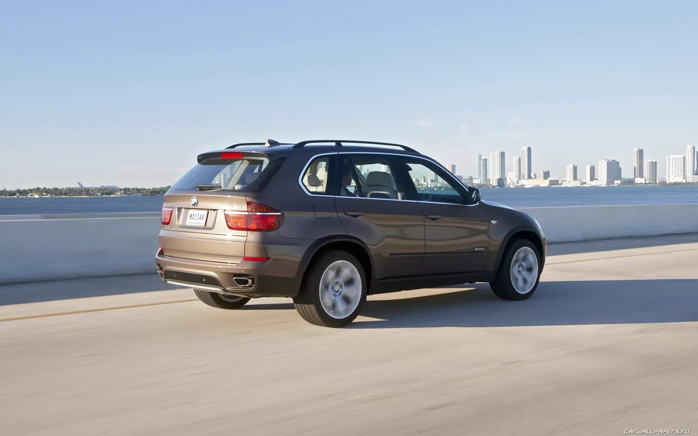 Bmw x5 2011. BMW x5m 2011. БМВ x5 2010 года. БМВ x5 2011 года.