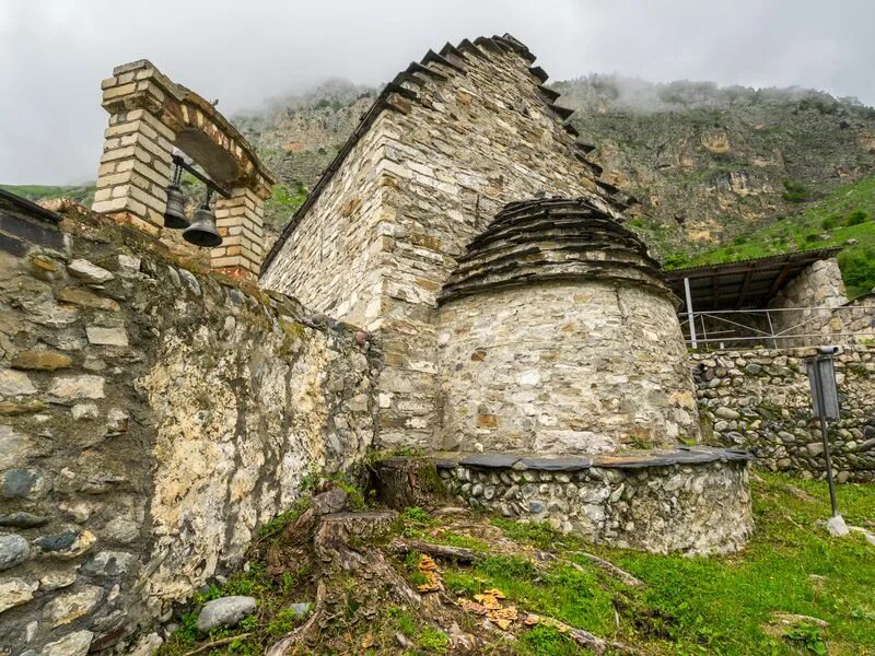 Куртатинское ущелье даргавс город мертвых. Пятигорск ингушетия экскурсия. Эльтюбю кабардино-балкария. Пятигорск экскурсии в осетию. Некрополь даргавс.