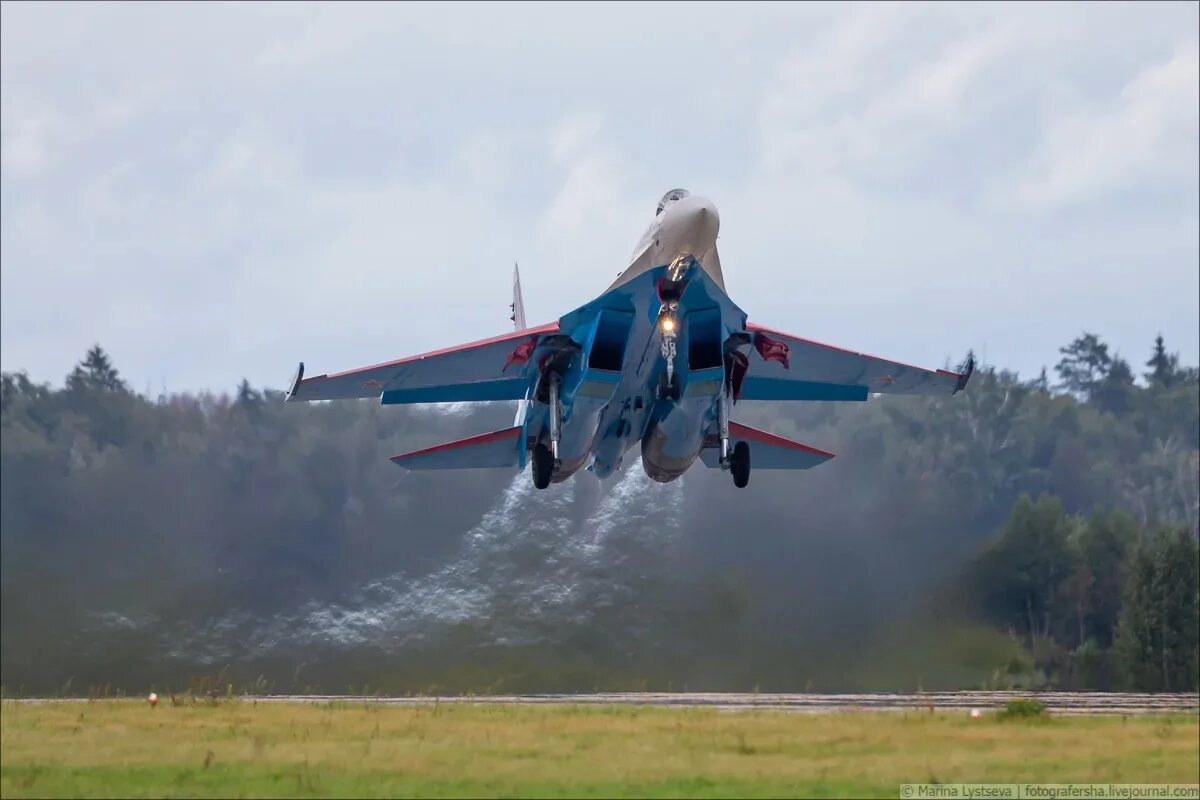 Высший пилотаж 12. Су-30см русские витязи лысцева. су-35 высший пилотаж. су-30см пилотаж. су-27 истребитель высший пилотаж.