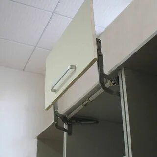 Вертикально открывающиеся двери