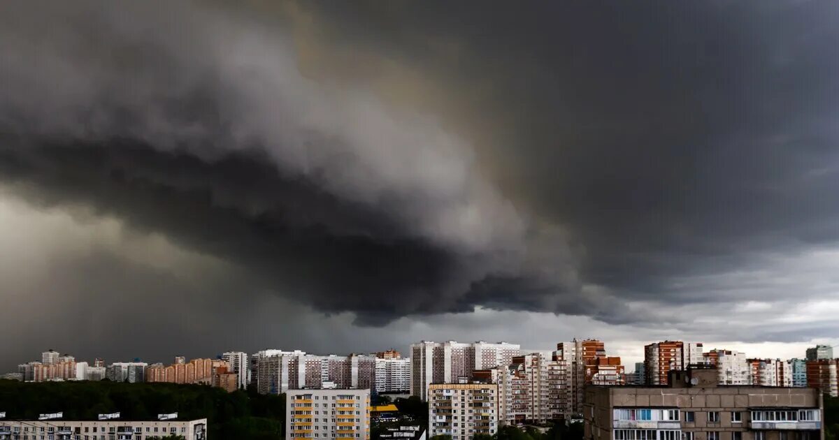 Гроза в Москве. Гроза в МСК. Ливень с грозой в Москве. Вчерашняя гроза в Москве. Ветер в ближайшее время