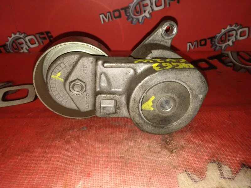 Натяжитель ремня аутлендер 3 2. Натяжитель митсубиси. Натяжитель на мицубиси rvr двигатель 2/0. Гитара натяжителя на митсубиси айтрек томск. Натяжитель приводного ремня mitsubishi outlander.