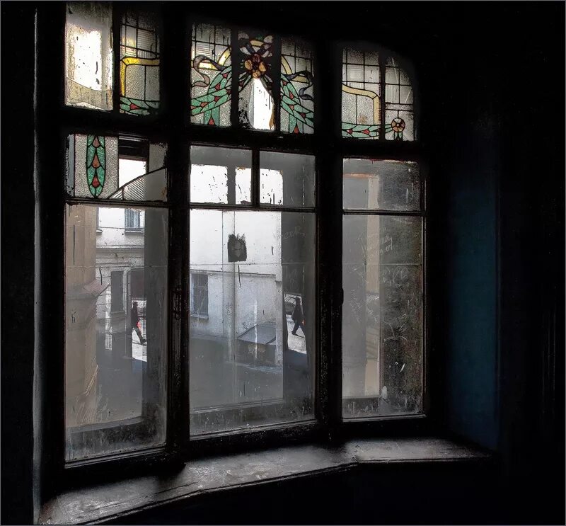 Вид из старого окна. Питерское окно изнутри. У окна. Виды окон.