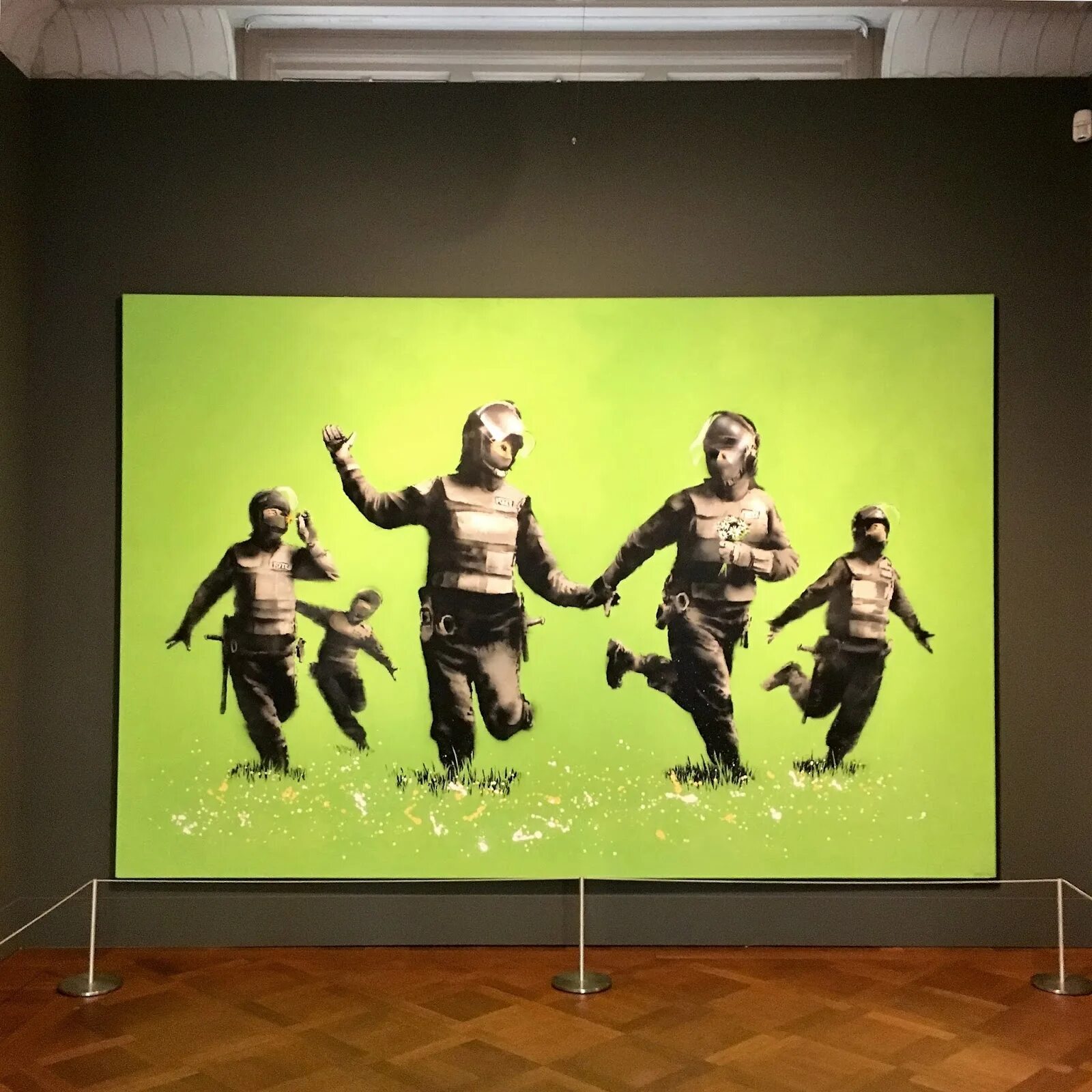 Музей moco. Выставка дали бэнкси. Banksy barcelona. Выставка бэнкси. Мокко музей в амстердаме.