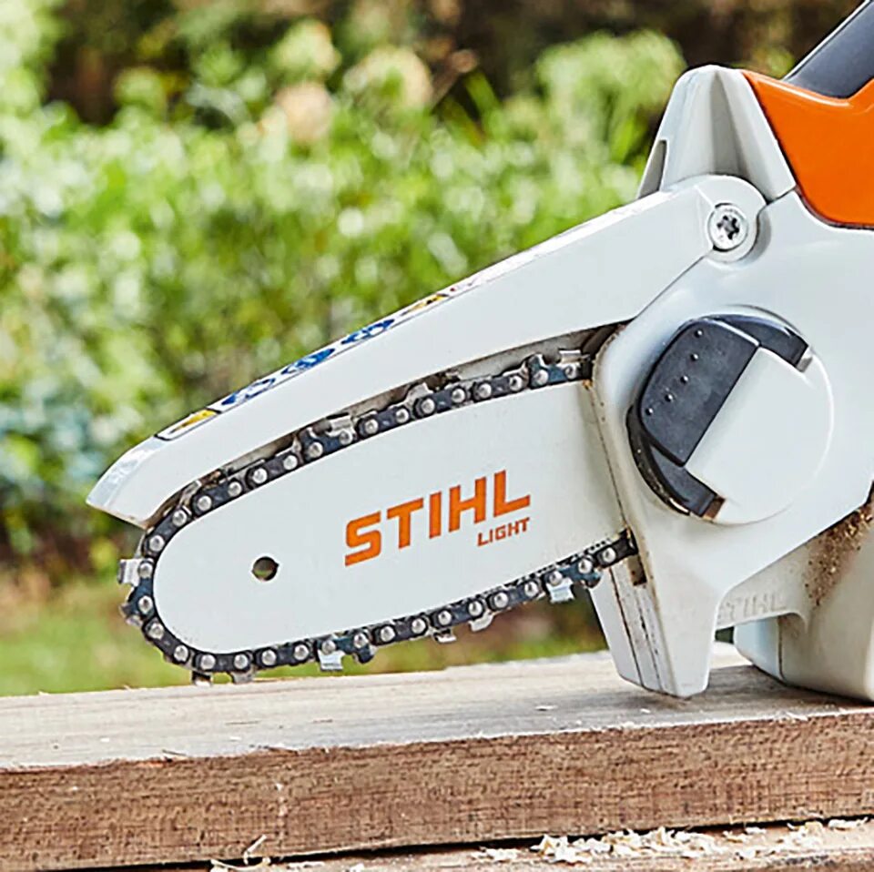 Топ мини цепных пил. Аккумуляторная пила Stihl GTA 26. Сучкорез аккумуляторный штиль GTA 26. Сучкорез Stihl GTA 26. Электро пила мини штиль Stihl GTA 26.