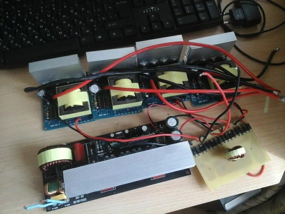 Светодиодный фонарик от акб 12 вольт. Лед прожекторы 220 вольт. Лопатки для насоса перекачки топлива 12 вольт. Аварийное освещение от аккумулятора своими руками. Преобразователь из 12 в 220 в машину от аккумулятора.