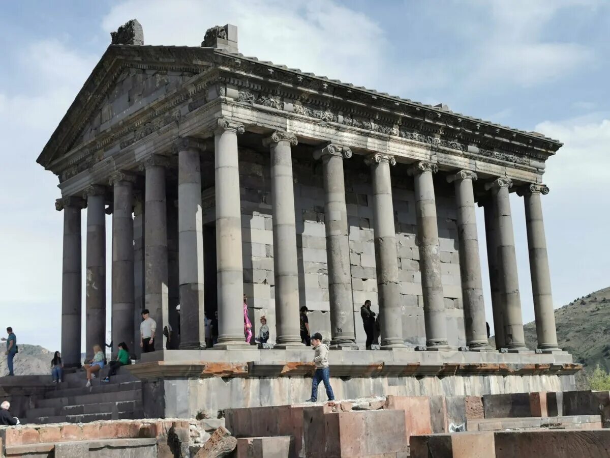 Гарни как добраться. Гарни как добраться. Армения храм солнца. Храм гарни вектор. Гарни армения.