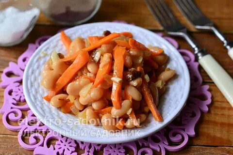 Салат с жареной морковкой и фасолью