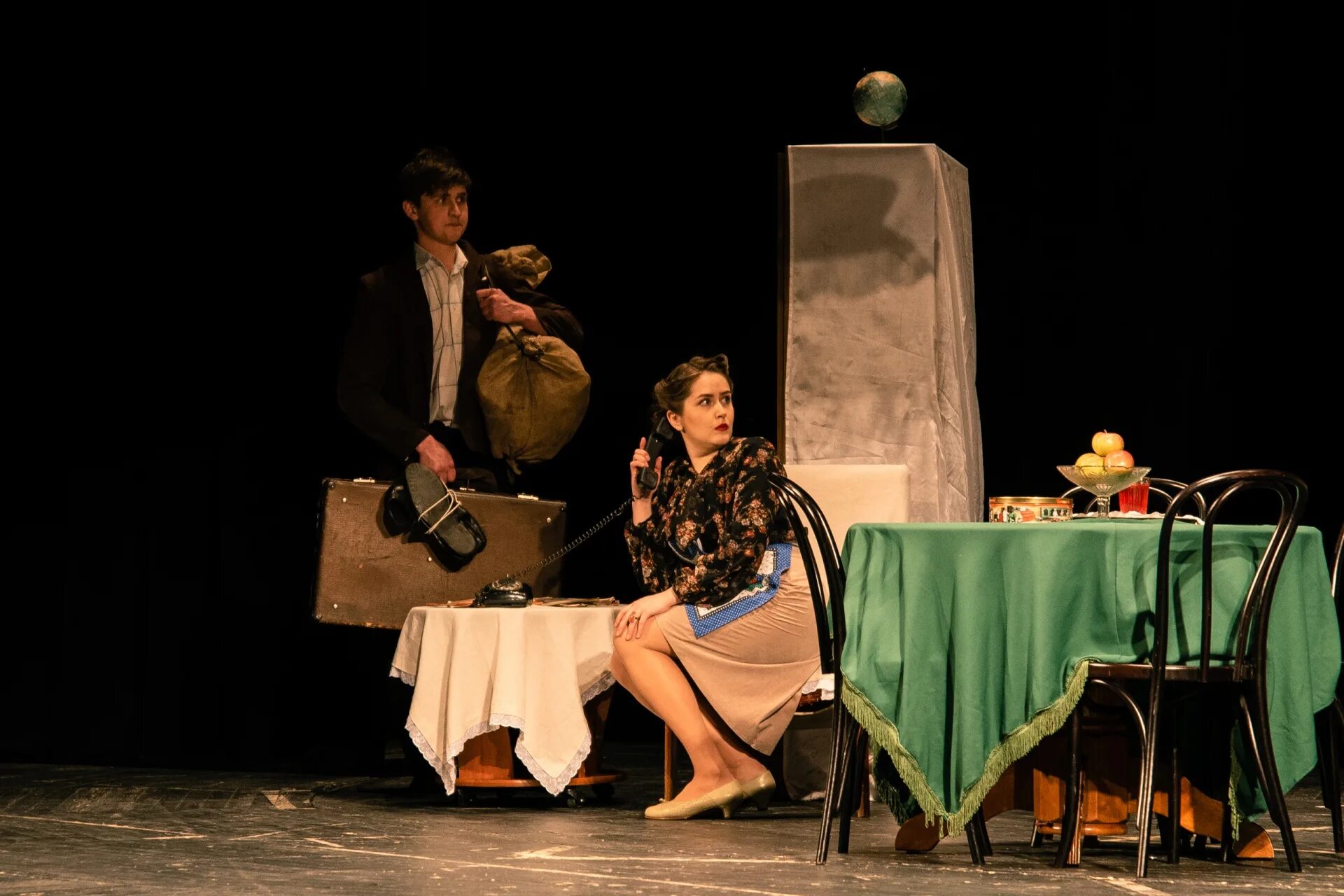 Спектакль сыктывкар. Сыктывкар спектакль. театр сыктывкар спектакль. студенты на спектакле. актерский спектакль.