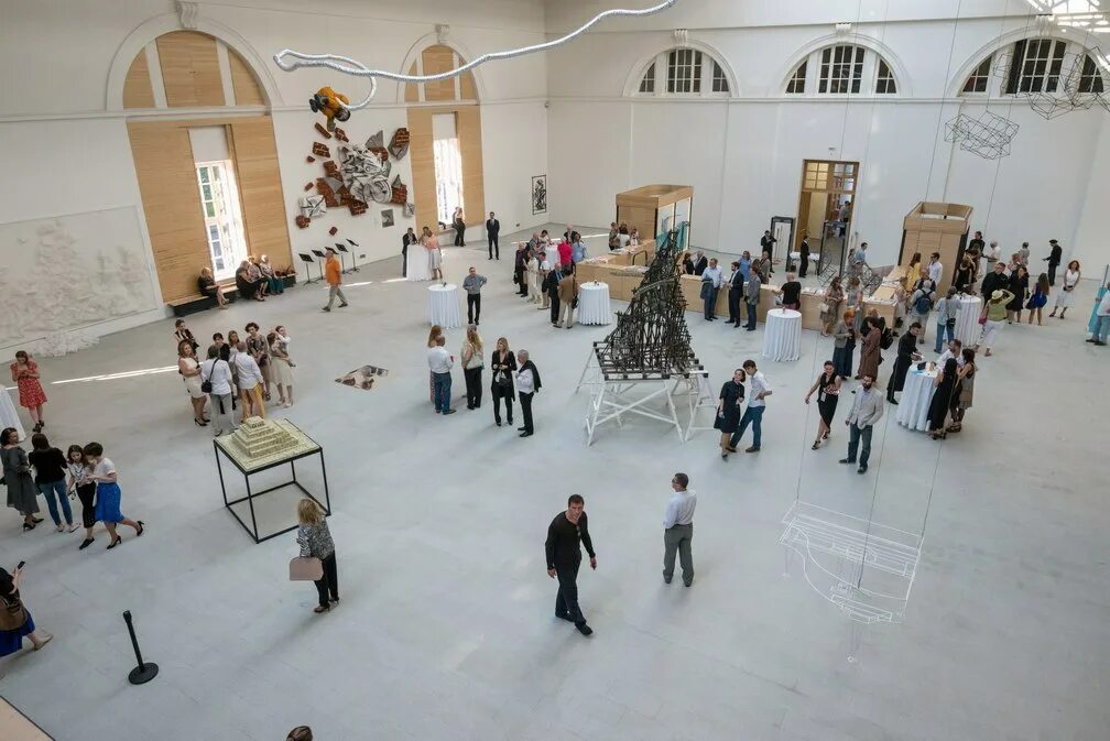 Манеж режим работы. Конногвардейский манеж выставка. цвз манеж спб выставки. манеж музей спб. петербургский манеж центральный выставочный зал.