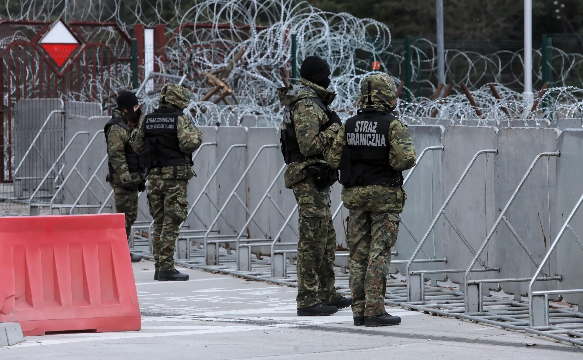 Что творится на границе россии. Польские и Белорусские пограничники. Украинский пограничник на границе с Белоруссией. Спецназ России на Украине.