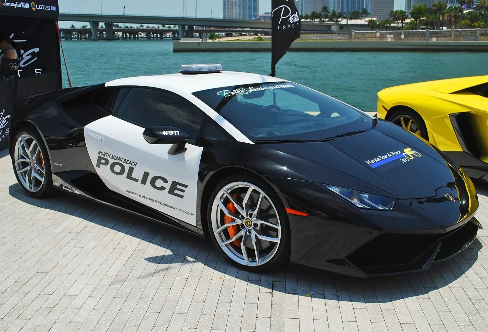 Polices car sport car. Ламборджини Хуракан Полицейская. Ламборгини Хуракан Дубай полиция. Ламборджини Галлардо. Ламборджини Галлардо полиция машина.