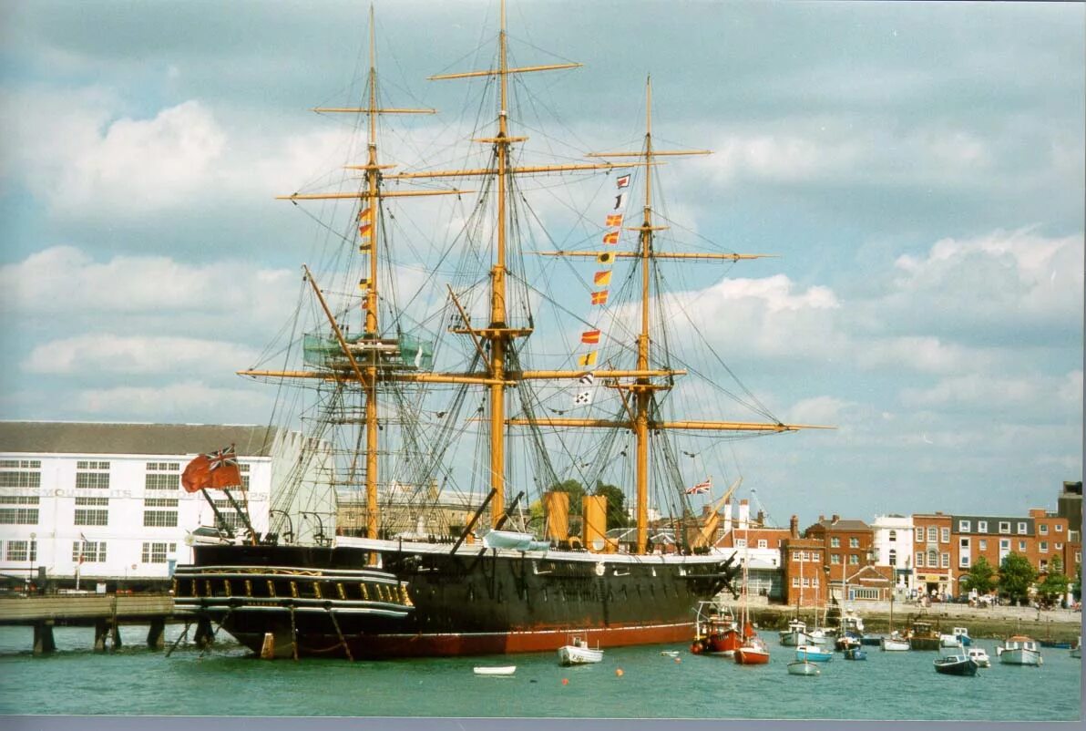 Уорриор корабль 1860. Фрегат Уорриор. Уорриор броненосец. Броненосец Уорриор Англия 1861.