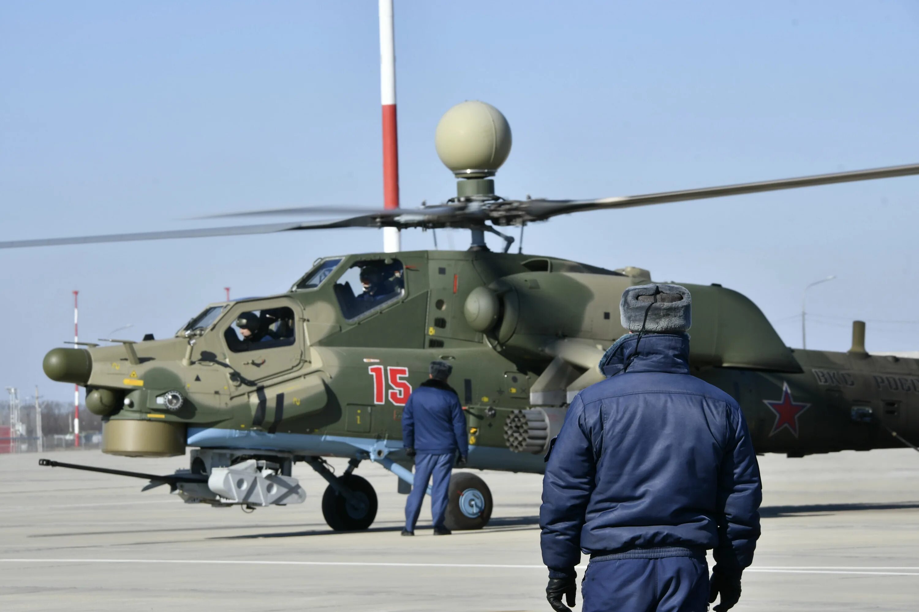 Вертолет сми. Боевой вертолёт ми-28н. Пилот вертолета ми 28н. Ми 28 Кореновск. Ми-28нм.