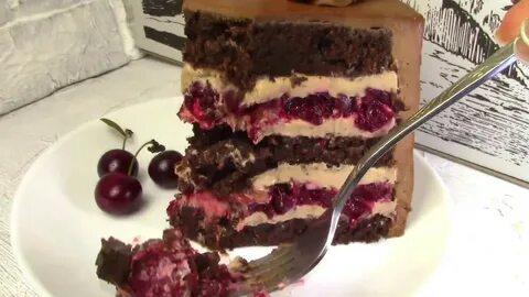 Шоколадный торт с кремом чиз и вишней