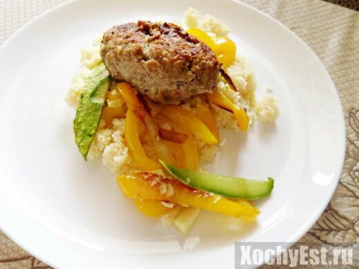 Котлеты с кускусом. Куриные котлеты. Котлета с кускусом. Котлеты из кускуса рецепты. Котлетки из индейки с кус-кус.